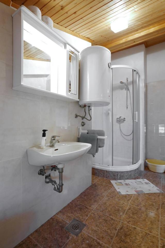 Little Heaven On Earth - Apartmani Martina Vlašići المظهر الخارجي الصورة